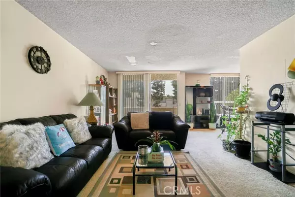 Van Nuys (los Angeles), CA 91405,13903 Sherman Way #8