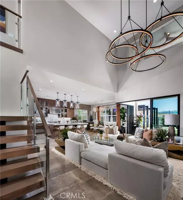 Valencia (santa Clarita), CA 91381,27651 Juniper Lane