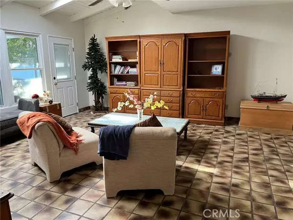 5827 Corbin Avenue, Tarzana (los Angeles), CA 91356