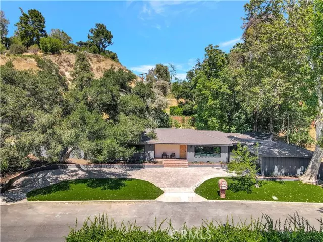 Tarzana (los Angeles), CA 91356,4830 Hasekian Drive