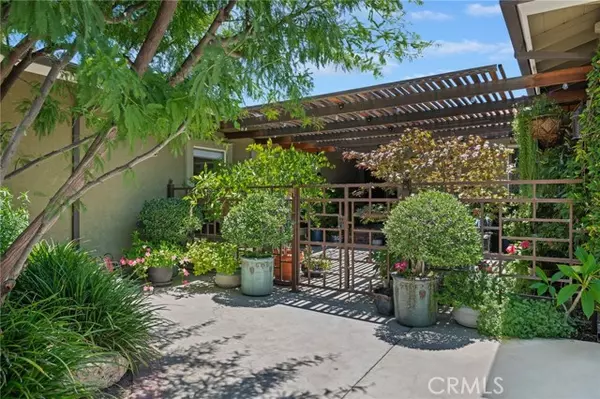 Granada Hills (los Angeles), CA 91344,17248 Barneston Court