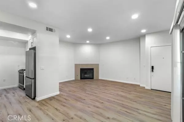 7320 Balboa Boulevard #102, Los Angeles, CA 91406