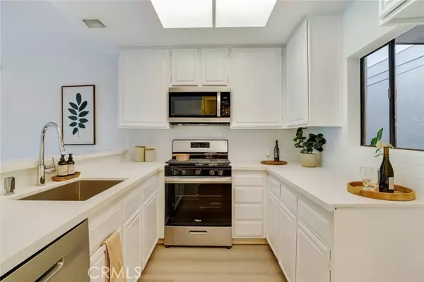 Los Angeles, CA 90068,3480 Barham Boulevard #215