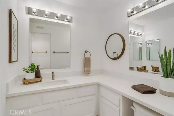 Los Angeles, CA 90068,3480 Barham Boulevard #215