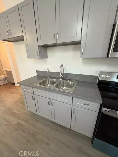 Reseda (los Angeles), CA 91335,7702 Baird