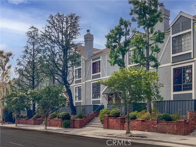 18100 Burbank Boulevard #11, Tarzana (los Angeles), CA 91356