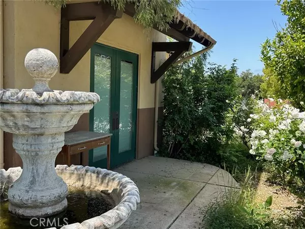 Ojai, CA 93023,407 Bryant Circle