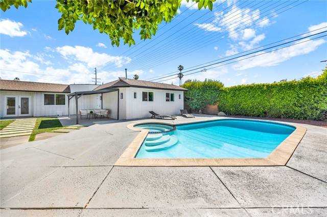 14259 Hatteras Street, Van Nuys (los Angeles), CA 91401