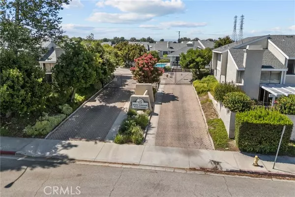 Valencia (santa Clarita), CA 91355,23121 Yvette Lane