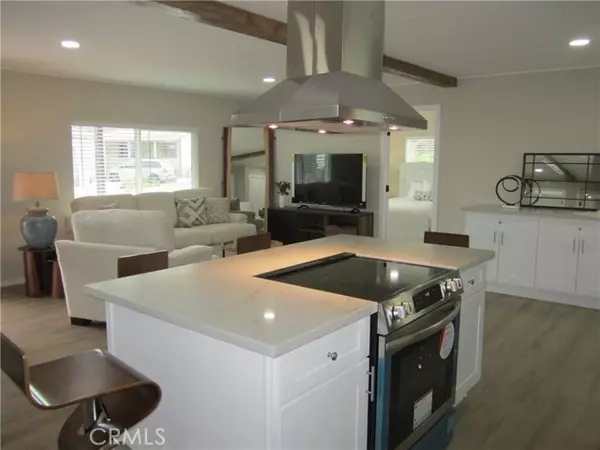 Canoga Park (los Angeles), CA 91304,24303 Woolsey Canyon Road #19