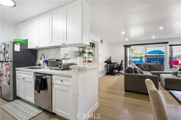 Tarzana (los Angeles), CA 91356,5700 Etiwanda Avenue #105