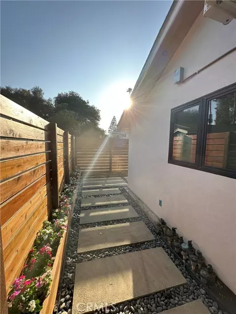 Los Angeles, CA 91406,6701 Andasol Avenue