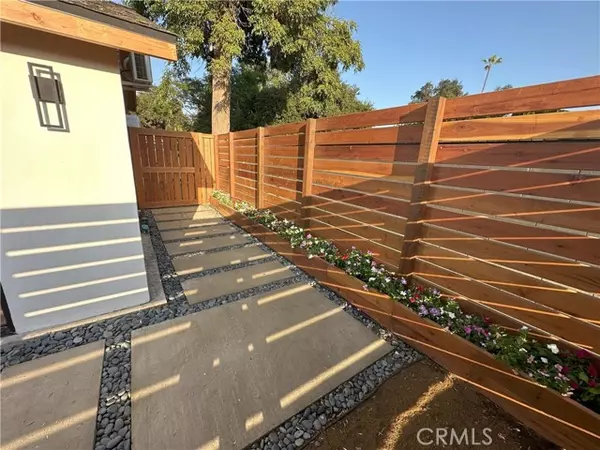 Los Angeles, CA 91406,6701 Andasol Avenue