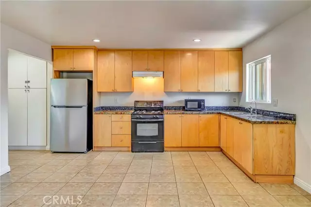 North Hollywood (los Angeles), CA 91606,6735 Elmer Avenue #19