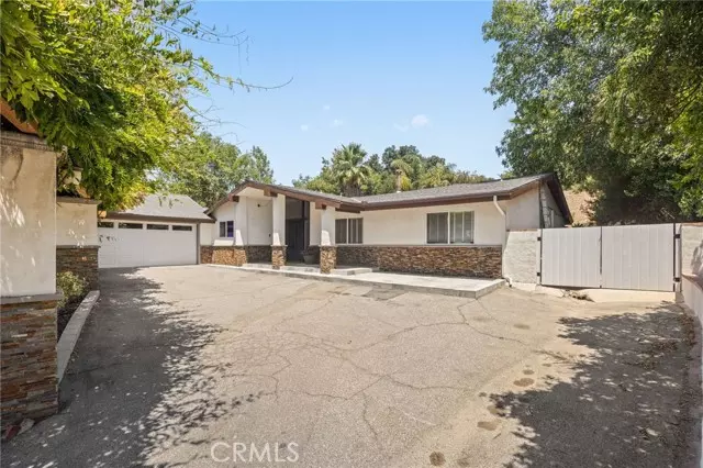 Granada Hills (los Angeles), CA 91344,17227 Midwood Drive