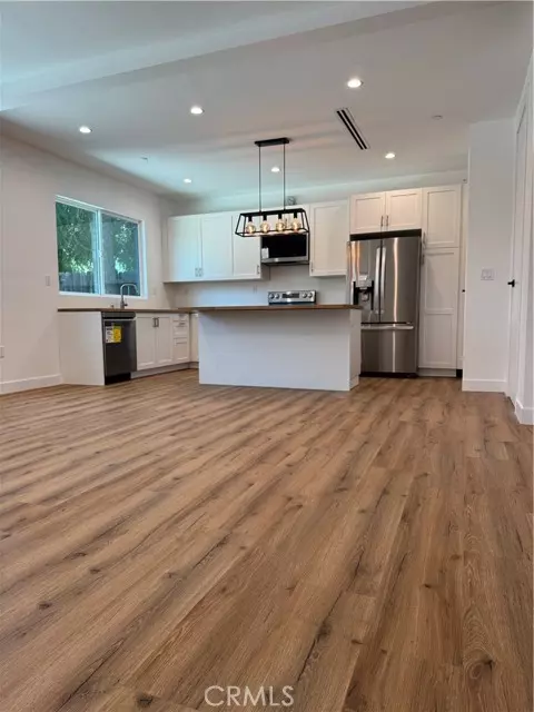 Encino (los Angeles), CA 91316,17457 Bullock Street