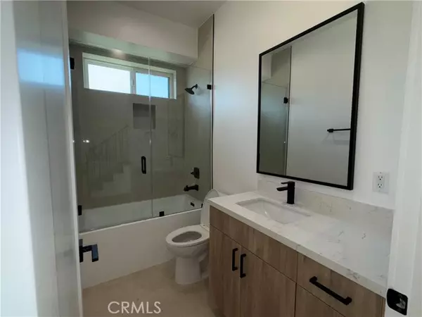 Valley Village, CA 91607,5044 Laurel Canyon Boulevard