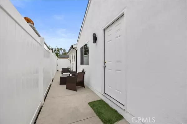 18017 Collins Street, Encino (los Angeles), CA 91316