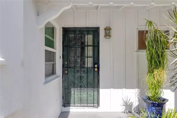 North Hollywood (los Angeles), CA 91606,6232 Riverton Avenue