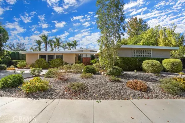 6233 Capistrano Avenue, Woodland Hills (los Angeles), CA 91367