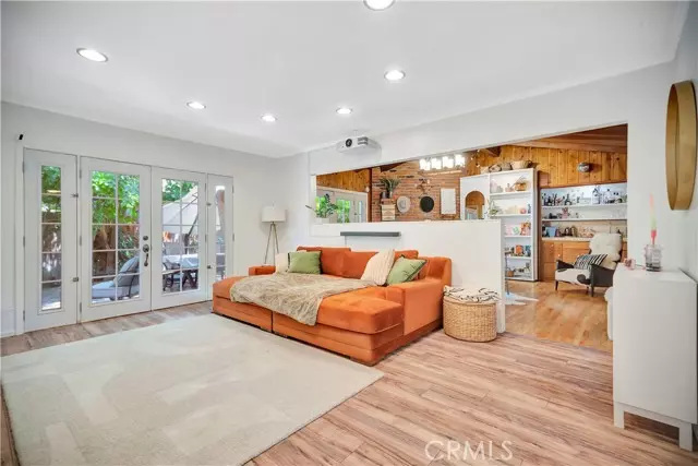 6556 Greenbush Avenue, Van Nuys (los Angeles), CA 91401
