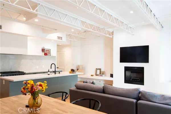 Los Angeles, CA 90046,1250 N Harper Avenue #403