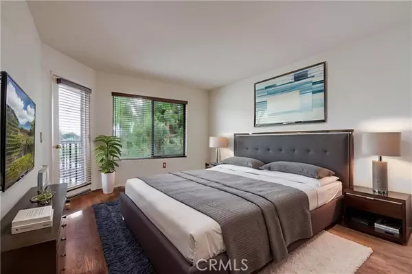 Los Angeles, CA 90068,1942 Grace Avenue #223