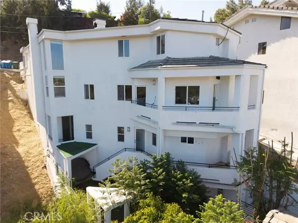 5220 Medina Road, Woodland Hills (los Angeles), CA 91364