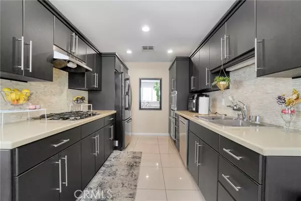 Tarzana (los Angeles), CA 91356,18730 Hatteras Street #49