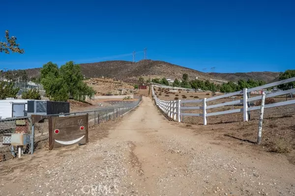 9555 Hierba Road, Agua Dulce, CA 91390