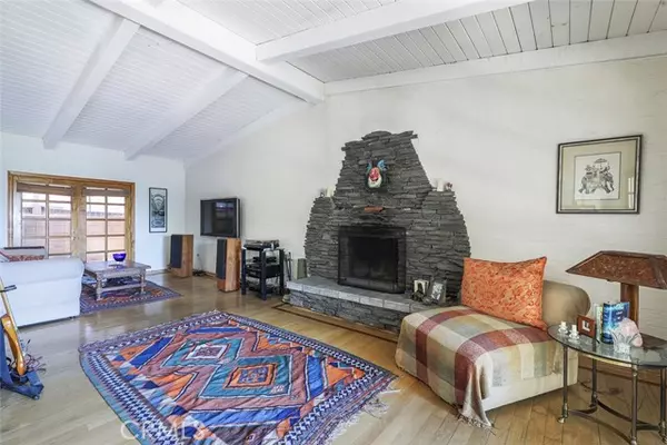 Woodland Hills (los Angeles), CA 91364,22526 Cass Avenue
