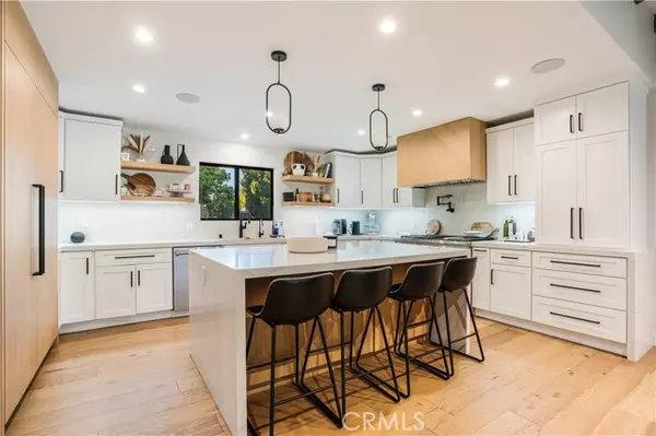 Woodland Hills (los Angeles), CA 91367,22410 Collins Street