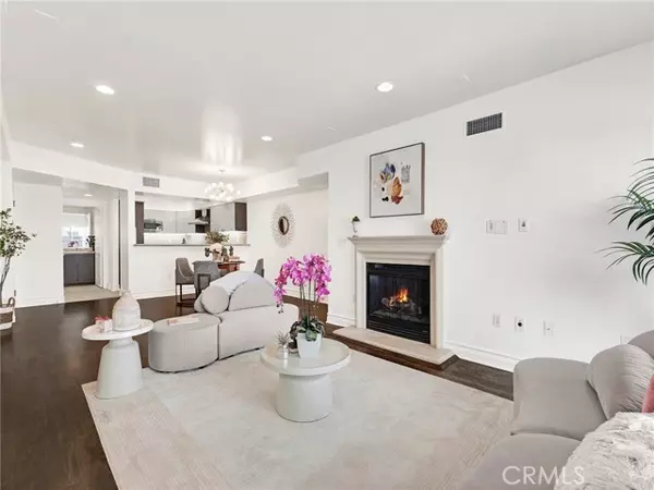 Los Angeles, CA 90046,1319 N Detroit Street #203