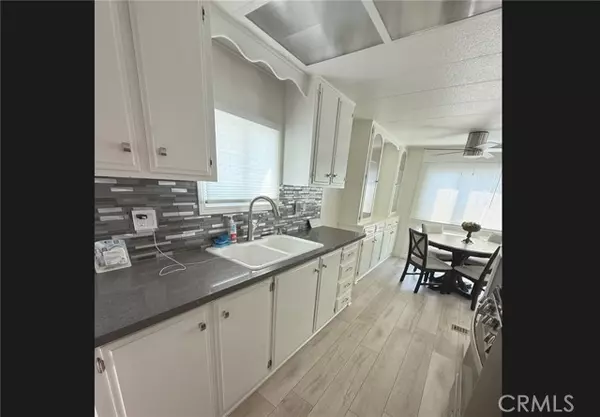 Van Nuys (los Angeles), CA 91407,7800 Balboa Blvd # 11