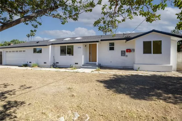15724 Chase Street, North Hills (los Angeles), CA 91343