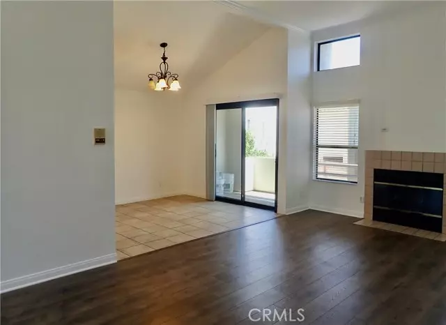 Calabasas, CA 91302,4275 Las Virgenes Road #3