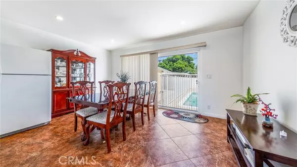 Granada Hills (los Angeles), CA 91344,16053 Devonshire Street