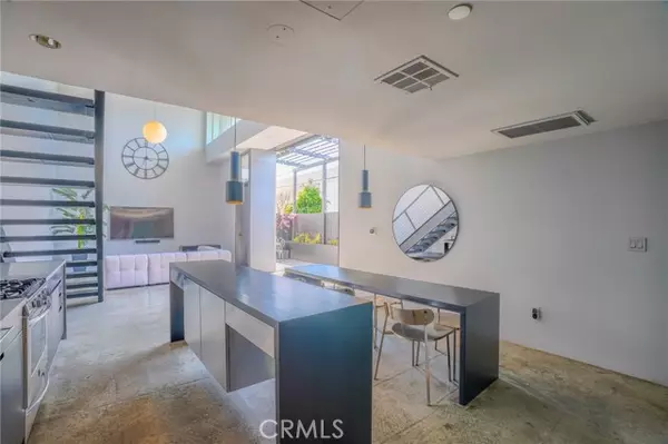 West Hollywood, CA 90046,1011 N Orange Grove Avenue #5