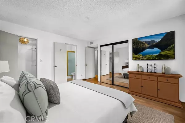 5414 Newcastle Avenue #8, Encino (los Angeles), CA 91316