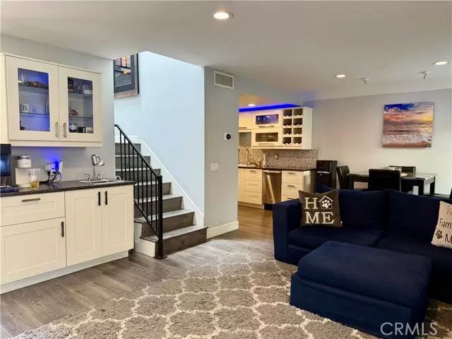 Agoura Hills, CA 91301,5291 Colodny Drive #5