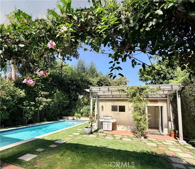 Studio City (los Angeles), CA 91604,12139 Hollyglen Place