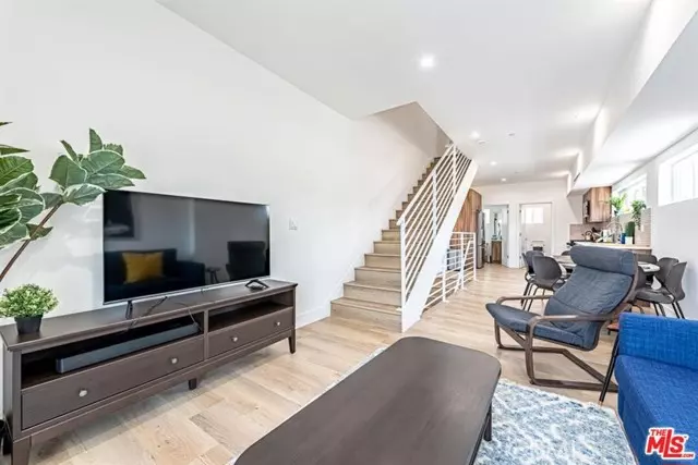 5637 Klump Avenue, North Hollywood (los Angeles), CA 91601