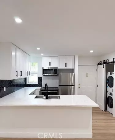 17000 Burbank Boulevard #204, Encino (los Angeles), CA 91316