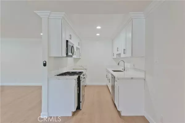 Encino (los Angeles), CA 91316,5415 Newcastle Avenue #18