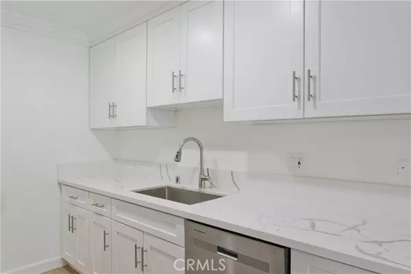 Encino (los Angeles), CA 91316,5415 Newcastle Avenue #18