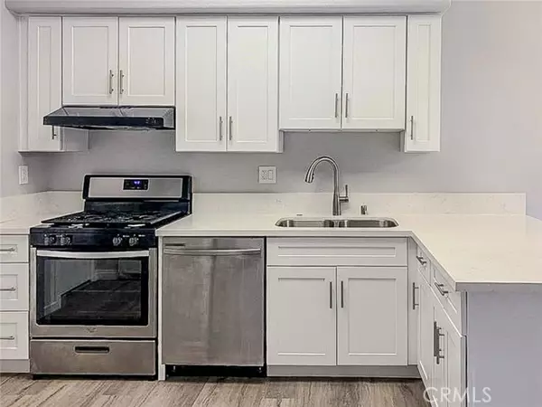 Northridge (los Angeles), CA 91325,17726 Kinzie Street #11