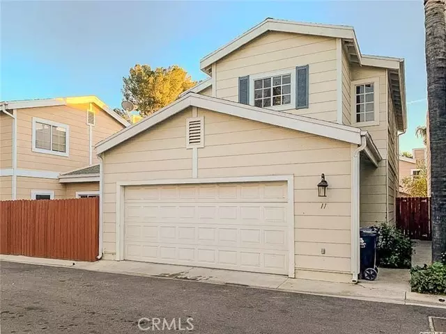 Northridge (los Angeles), CA 91325,17726 Kinzie Street #11