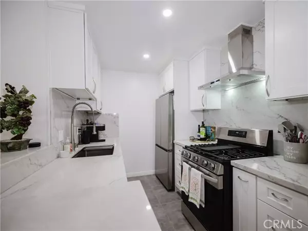 Tarzana (los Angeles), CA 91356,5700 Etiwanda Avenue #102