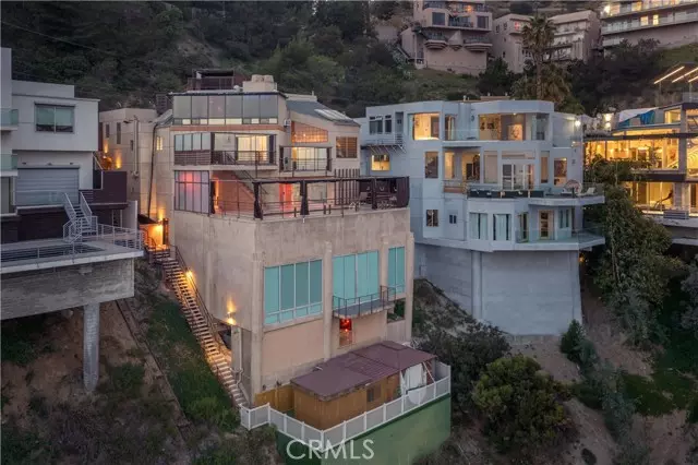 2189 Sunset Plaza Drive, Los Angeles, CA 90069