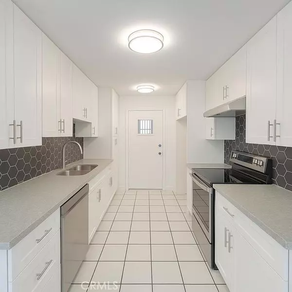 5301 Balboa Boulevard #E11, Encino (los Angeles), CA 91316